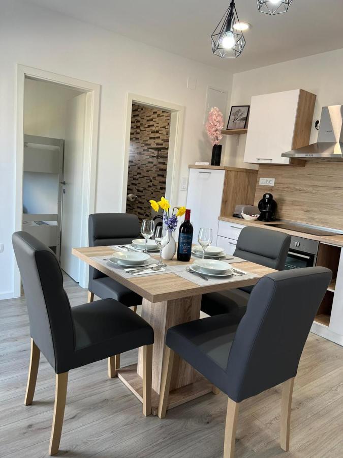 Apartmán Apartman Ana Crno Exteriér fotografie